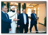 لحظة الاستقبال والوصول للمبنى