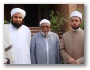 من اليمين: الشيخ أسامة السيد، الشيخ المحدث محمد زكي الدين أبو القاسم الحجازي  ، الحبيب علي الجفري
