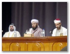 محاضرة المجمع الثقافي، ويظهر في الصورة يمين الحبيب سعادة وكيل وزارة العدل والشؤون الإسلامية الدكتور محمد جمعه سالم