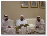 الحبيب علي الجفري وفي استقباله سعادة محمد الهاملي وسعادة المهندس سعيد المزروعي