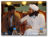 الحبيب يرد على أسئلة أحد المصورين